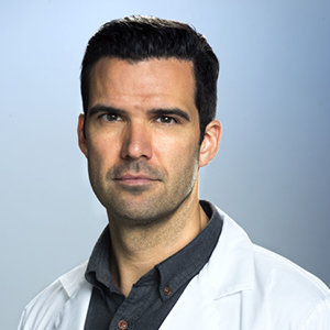 Benjamin Ayres Wiki: Married, Wife, Gay, Affair, Family, Net Worth
