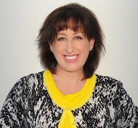 Beth Hall Wiki, Age, Birthday, Married, Husband, Family, Mom