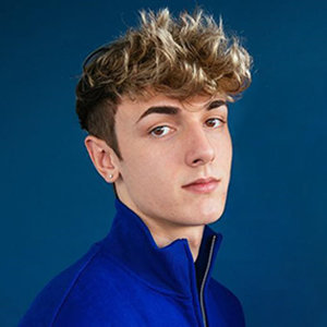 Is Bryce Hall Gay? Age, Ex Girlfriend, Affair, Shirtless, Family, Now