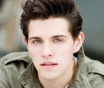 Casey Cott Wiki, Married, Girlfriend, Dating, Parents, Height, Show
