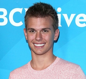 Chase Chrisley Wiki, Age, Birthday, Girlfriend, Dating, Gay, Tattoo