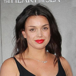 Chloe Pacey Wiki: Age, Engaged, Married, Pregnant, Baby- All About Brenton Thwaites' Partner