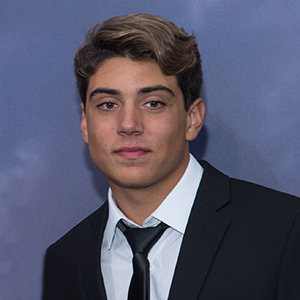 Daniel Lara Wiki: Age, Height, Parents, Net Worth, Girlfriend, Dating, Gay