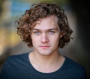 Finn Jones Wiki, Girlfriend/Boyfriend, Dating, Gay, Net Worth