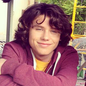 Finn Roberts Wiki: Age, Birthday, Height, Girlfriend, Dating, Parents, Siblings
