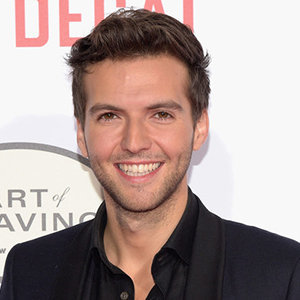 Guy Burnet Married, Wife, Girlfriend, Dating, Gay, Height, Family, Net Worth