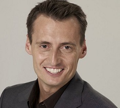 Ken Baker Wiki, Married, Wife, Gay, Family, E! News, Salary, Net Worth