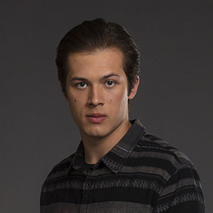 Leo Howard Girlfriend, Dating, Gay, Shirtless, Family, Net Worth, Now
