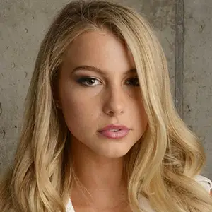 Lexi Atkins Wiki: Age, Height, Boyfriend, Dating or Single, Parents, Family