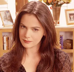 Liza Snyder Married, Husband, Single, Family, Net Worth, Measurements