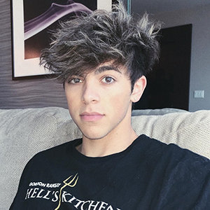 Is Mikey Barone Gay? His Wiki, Age, Affair, Dating, Shirtless, Family, Tattoo