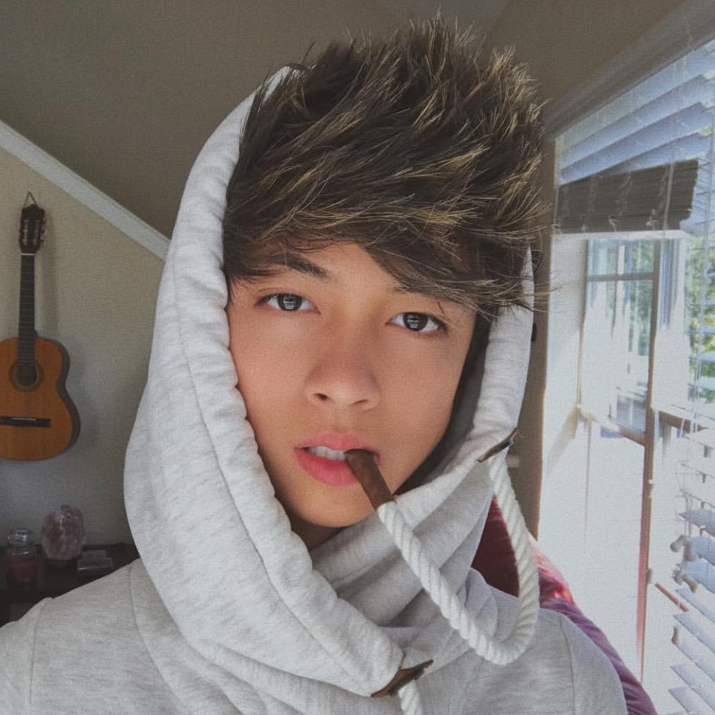 Sebastian Moy Wiki: Age, Ethnicity, Height, Parents, Siblings, Girlfriend, Dating