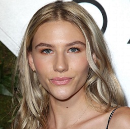 Sofia Hublitz Wiki, Height, Boyfriend, Dating, Single, Family, TV Shows