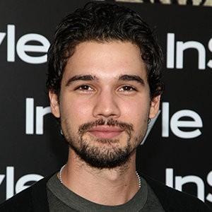 Steven Strait Wiki: Married, Wife, Divorce, Girlfriend, Dating, Gay, Net Worth