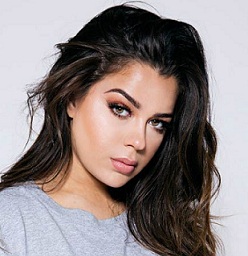 Tessa Brooks Wiki, Age, Height, Boyfriend, Dating, Single, Family