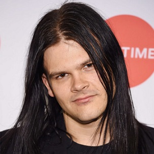 Travis Bacon Wiki, Family, Girlfriend, Dating, Band, Net Worth, Height