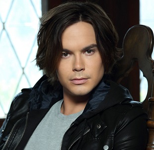 Tyler Blackburn Wiki, Married, Girlfriend, Dating, Gay, Net Worth
