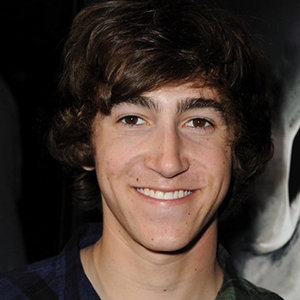 Vincent Martella Age, Girlfriend, Gay, Shirtless, Parents, Net Worth, Now