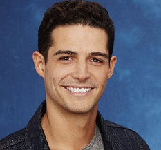 Wells Adams Wiki: From Age To Dating Affair Of Sarah Hyland's Boyfriend