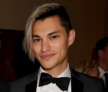 Zach Villa Wiki, Bio, Age, Engagement, Girlfriend, Split, Fiance, Height