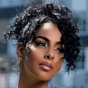 Ayisha Diaz Wiki: Age, Boyfriend, Dating, Parents, Siblings, Net Worth, Height