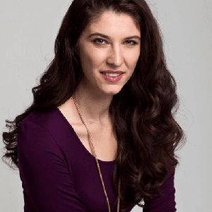 Emily Beth Stern Wiki: Engaged, Married, Boyfriend, Height, Net Worth, Wedding, Age