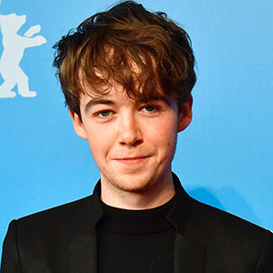 Alex Lawther Gay, Girlfriend, Family