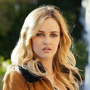 Ambyr Childers Married & Divorced | Is She Engaged Now? Who is Fiance?