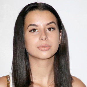 TheyLoveArii Wiki: Age, Height, Boyfriend, Parents