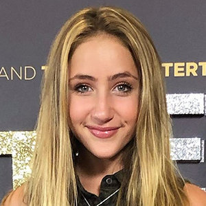Ava Kolkerda Wiki, Family, Dating