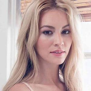 Bryana Holly Wiki, Baby, Height- More About Nicholas Hoult Partner