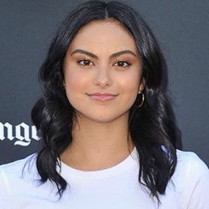 Camila Mendes Wiki, Boyfriend, Dating, Parents, Siblings