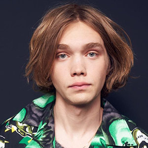 Charlie Plummer Bio, Dating, Parents, Net Worth