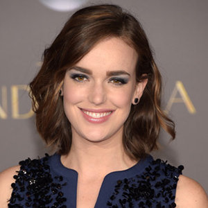 Elizabeth Henstridge Boyfriend, Affair, Net Worth