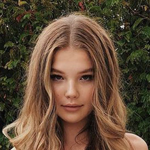 Ellie Thumann Bio, Family, Dating, Net Worth