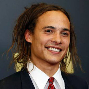 Frank Dillane Girlfriend, Dating, Gay, Height, Bio, Hair