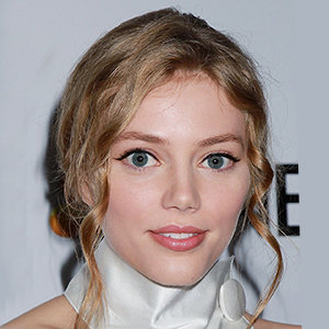Grace Van Dien Parents, Siblings, Boyfriend