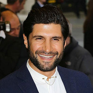 Kayvan Novak Wife, Gay, Married