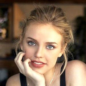 Kelli Garner Married, Husband, Net Worth
