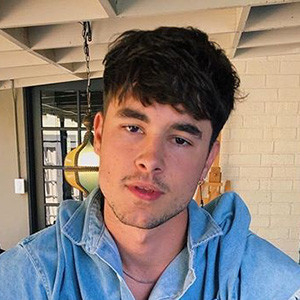 Kian Lawley Dating Status Now, Insight His Girlfriend History