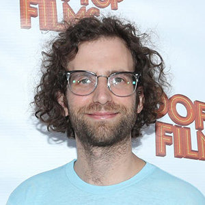 Kyle Mooney Girlfriend, Wife, Gay, Net Worth