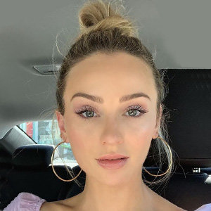 Lauren Bushnell Wiki, Age, Boyfriend, Dating, Engaged, Breakup, News