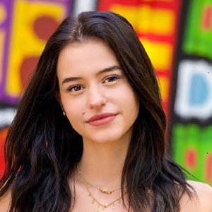 Lea Elui Wiki, Boyfriend, Family, Height, What is She Famous For?