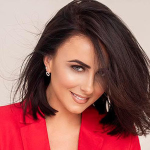 Lisa McHugh Boyfriend, Dating, Family, Net Worth