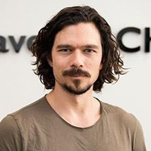 Luke Arnold Girlfriend, Family, Ethnicity