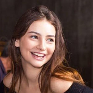 Meadow Walker Wiki, Age, Mother, Boyfriend, Net Worth, Height