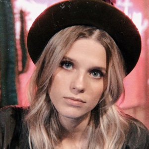 Molly Kate Kestner Bio: From Married Life, Parents To Net Worth
