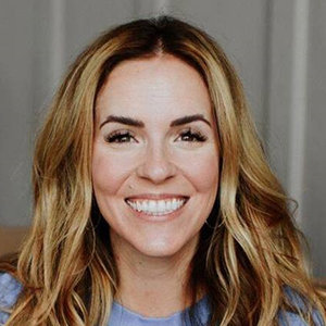 Rachel Hollis Wiki, Husband, Family, Net Worth