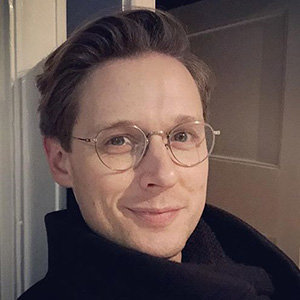 Samuel Barnett Gay, Dating, Parents, Net Worth