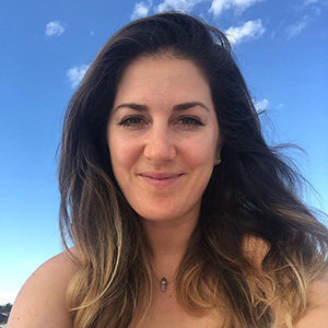 Sandra Gal Bio: Age, Married Status, Height & Nationality